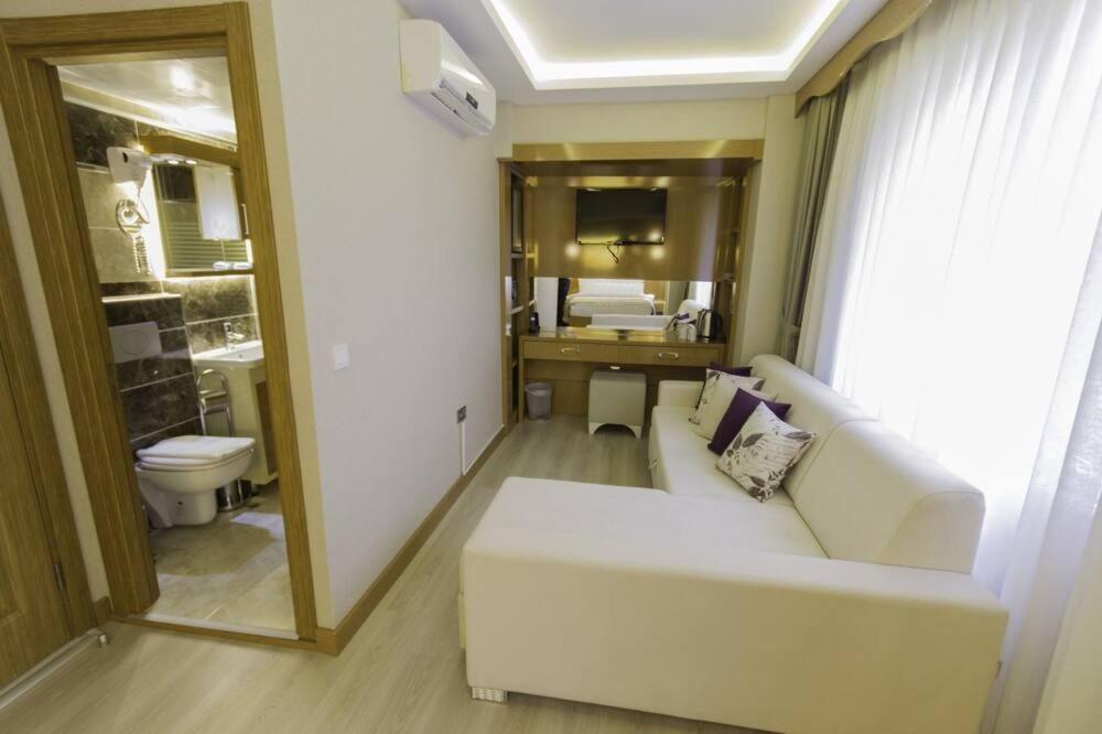 Mars Hotel Istanbul Bagian luar foto